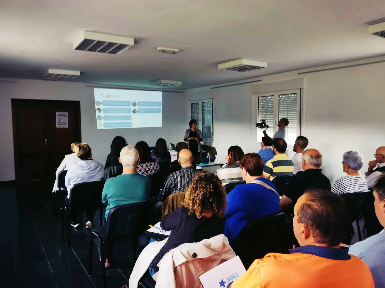 Villayón muestra en una jornada de Fundación EDES que es posible buscar soluciones para frenar la despoblación