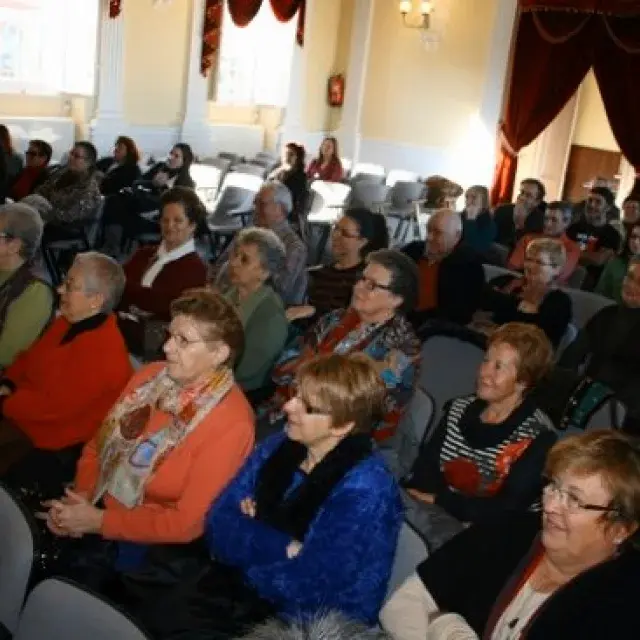 El Día Internacional del Voluntariado reunió en Castropol a medio centenar de personas