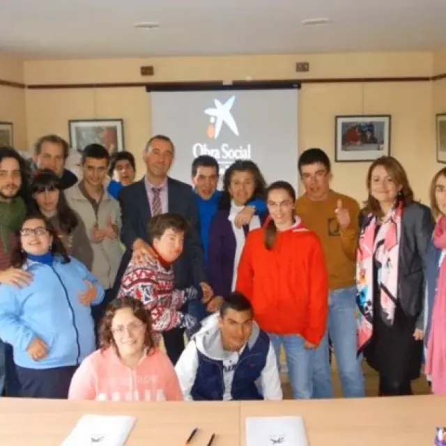 Firmamos un nuevo convenio con La Caixa