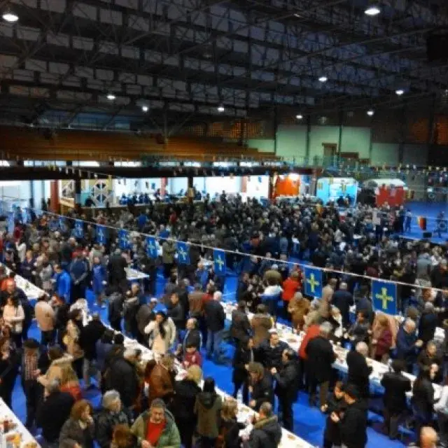Más de 1.000 personas en la XI Cena-Baile